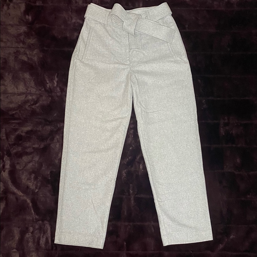 Aritzia Wilfred high tie dress pants. Colour: grey. Size: 4. Good condition.